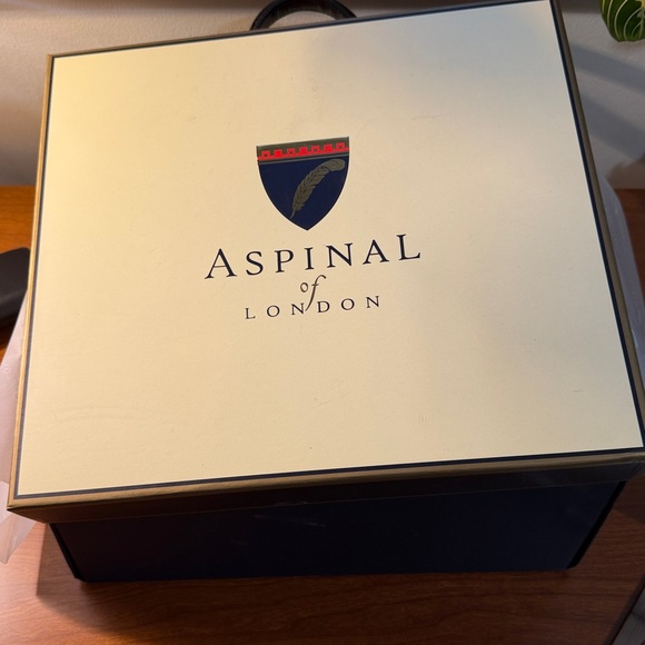 Aspinal of London Midi Mayfair purse with strap. Brand new condition! - Picture 11 of 12